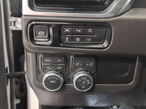 Used 2025 GMC Yukon XL Denali AWD/4WD image 10