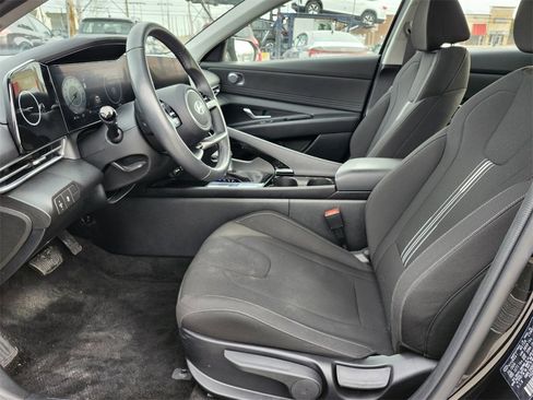 Used 2025 Hyundai Elantra SEL image 17