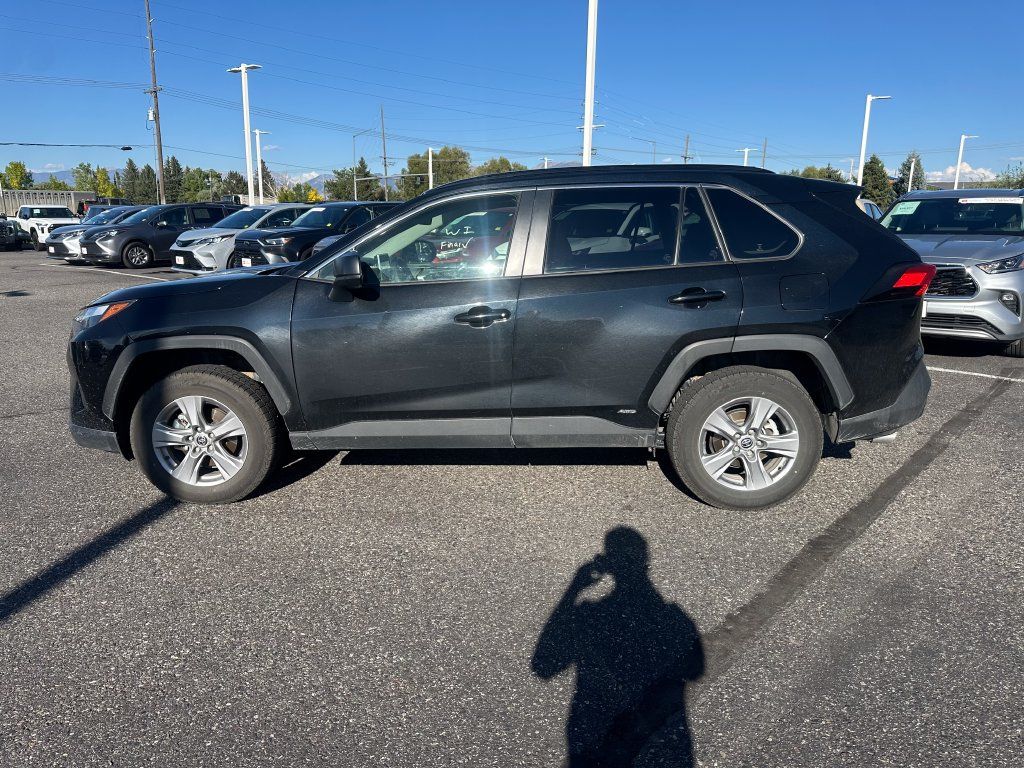Used 2025 Toyota RAV4 LE AWD/4WD image 2