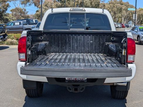 Used 2016 Toyota Tacoma TRD Sport RWD image 9