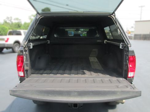 Used 2018 RAM 2500 Tradesman w/ Chrome Appearance Group AWD/4WD image 9