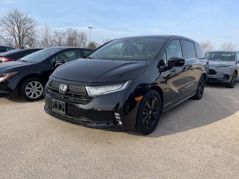 Used 2023 Honda Odyssey Sport image 2