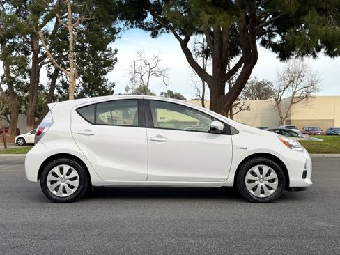 Used 2014 Toyota Prius C One image 7
