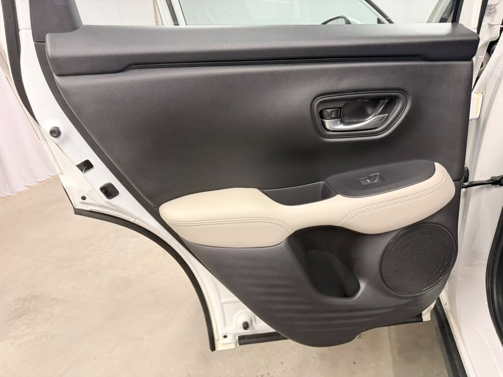 Certified 2025 Honda HR-V LX image 34