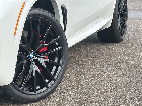 New 2026 BMW X5 xDrive40i w/ M Sport Package image 3