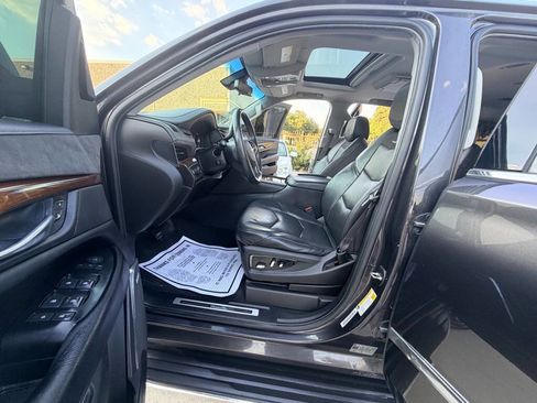 Used 2017 Cadillac Escalade Luxury image 10