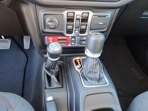 New 2025 Jeep Wrangler Unlimited Rubicon image 19