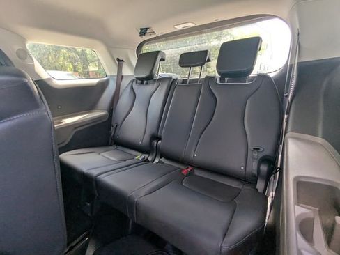 New 2026 Kia Carnival FWD image 15