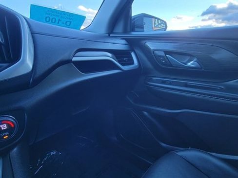 Used 2024 GMC Terrain SLT image 34