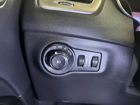 Used 2018 Jeep Compass Latitude w/ Popular Equipment Group AWD/4WD image 18