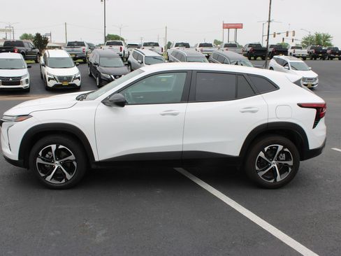 Used 2024 Chevrolet Trax RS w/ Driver Confidence Package FWD image 5