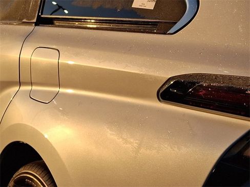 Certified 2023 Toyota Sienna XLE image 9