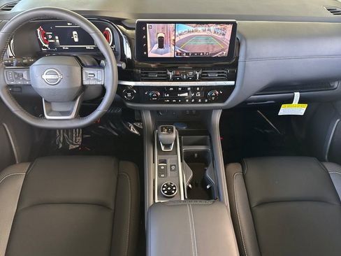 New 2026 Nissan Pathfinder SL image 10