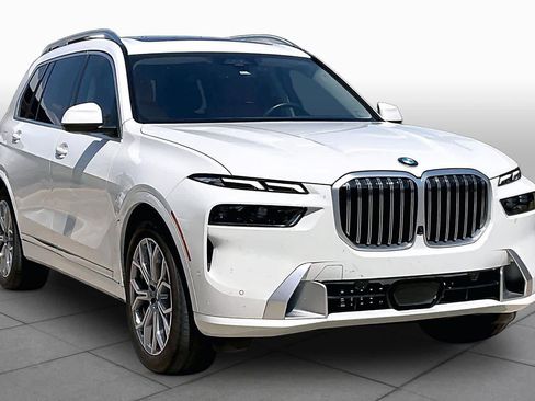 Used 2024 BMW X7 xDrive40i AWD/4WD image 3