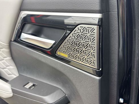 New 2025 Mitsubishi Outlander AWD image 10