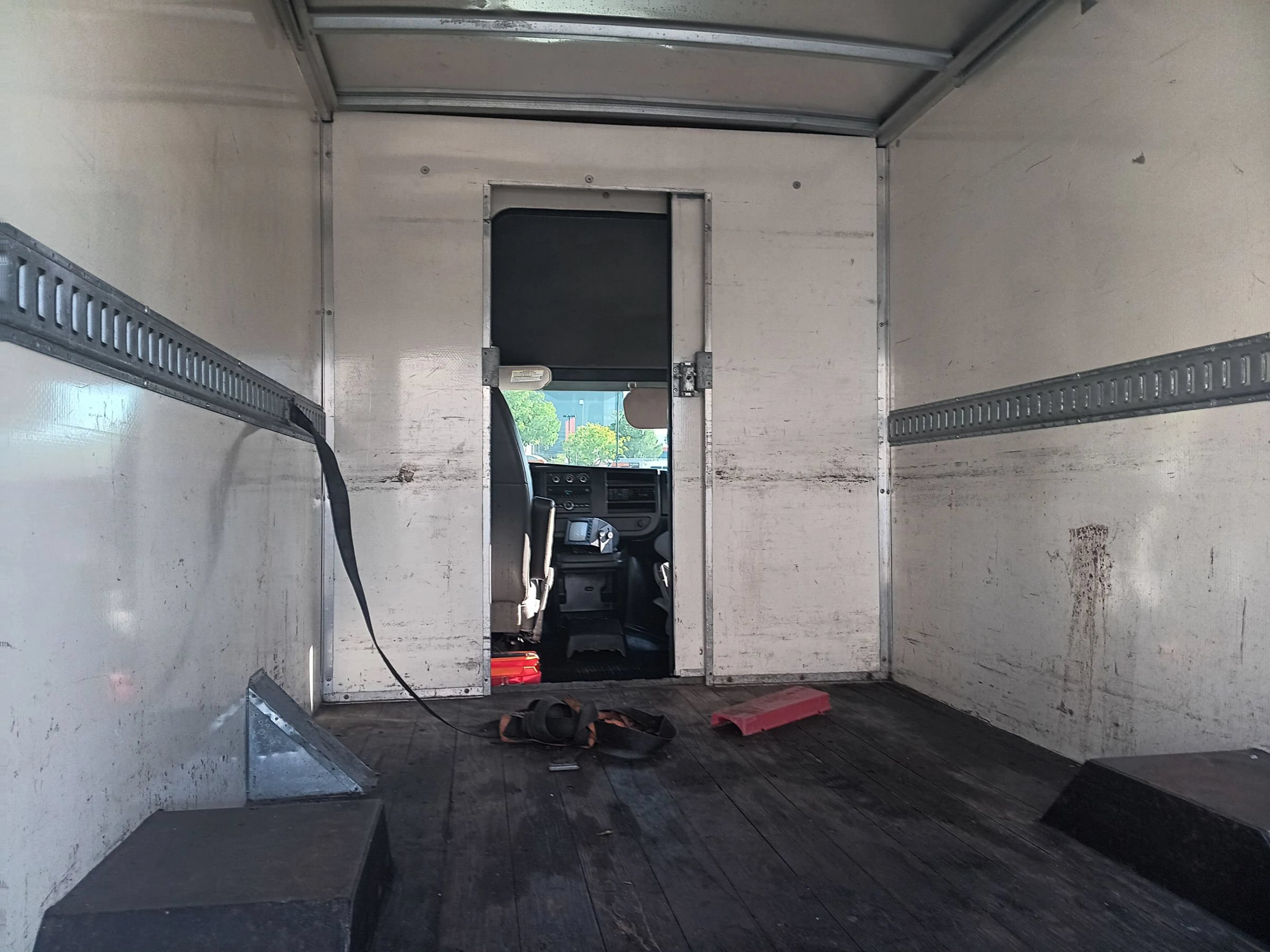 Used 2010 Chevrolet Express 3500 RWD image 13