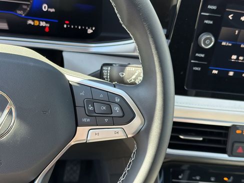 New 2026 Volkswagen Taos SE FWD image 25