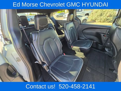 Used 2025 Chrysler Pacifica Limited FWD image 14