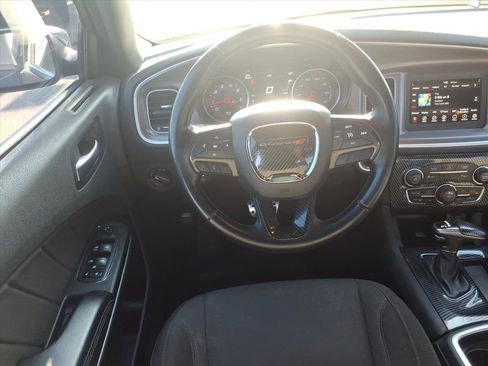 Used 2019 Dodge Charger SXT image 5