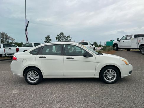 Used 2011 Ford Focus SE FWD image 4