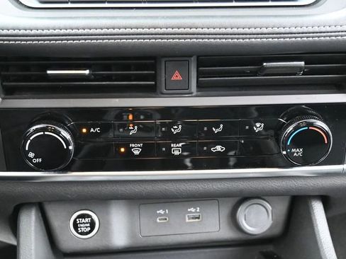 Used 2023 Nissan Rogue S image 18