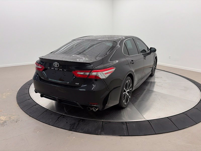Used 2018 Toyota Camry SE w/ Moonroof Package FWD image 3