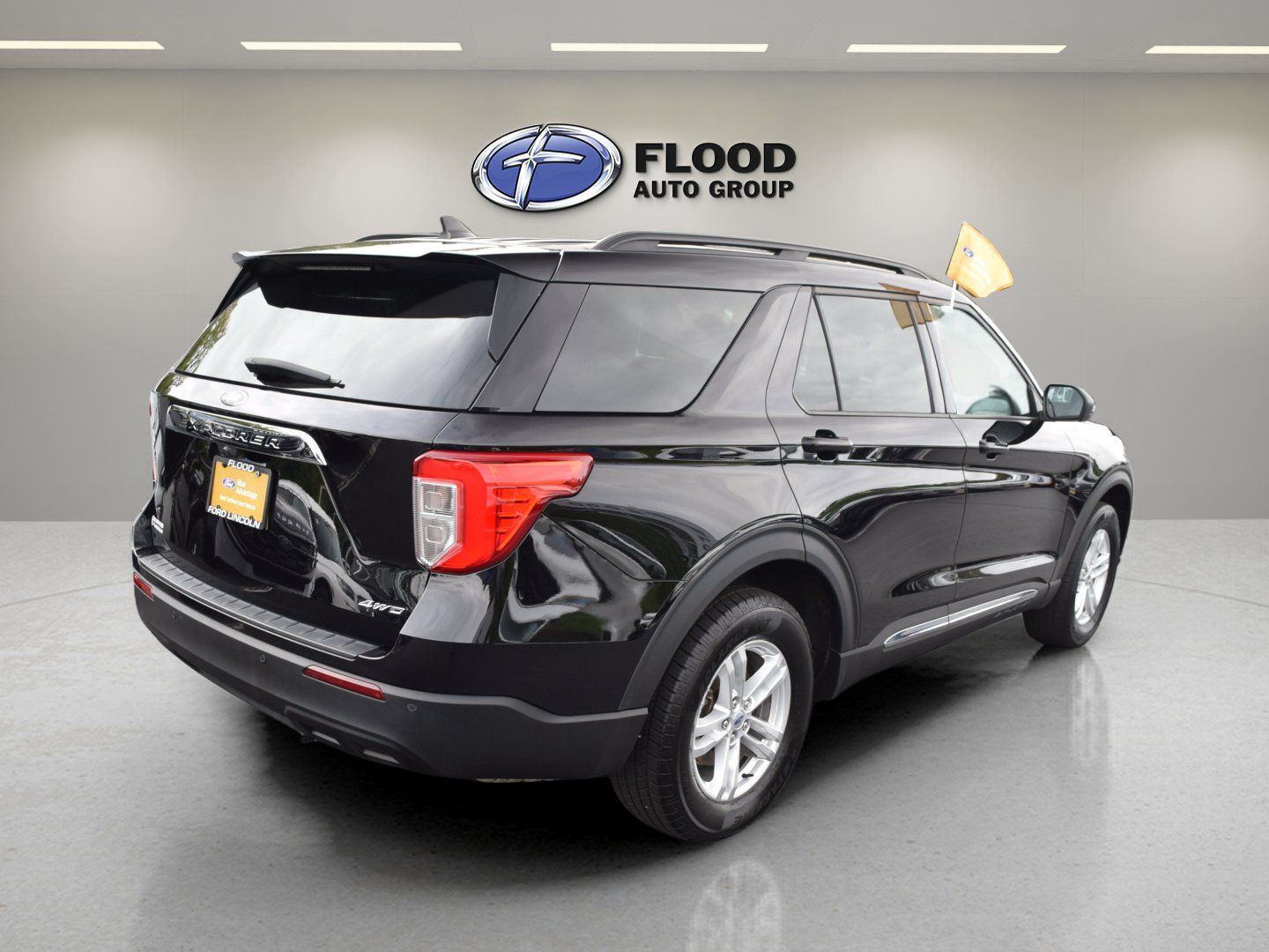 Used 2023 Ford Explorer XLT AWD/4WD image 4