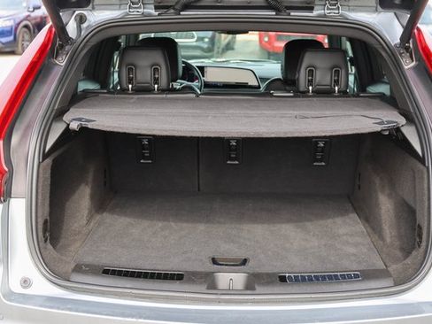 Used 2024 Cadillac XT4 Premium Luxury image 9