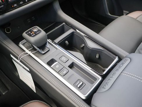 New 2026 Nissan Pathfinder Platinum image 15