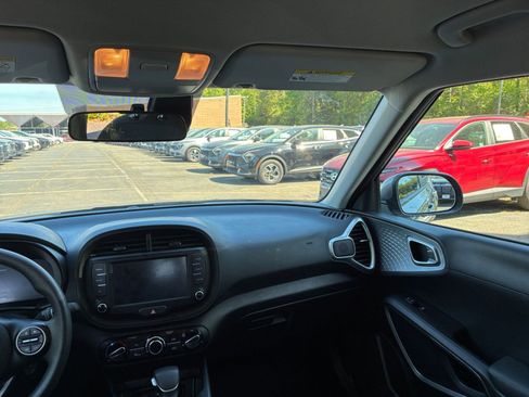 Used 2025 Kia Soul LX w/ LX Technology Package FWD image 33