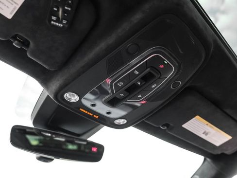 Used 2022 Lamborghini Urus image 25