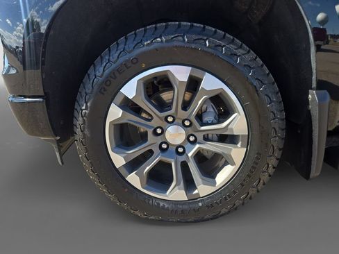 Used 2024 Chevrolet Silverado 1500 High Country w/ Technology Package AWD/4WD image 16