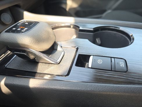 Used 2024 Nissan Rogue S FWD image 25
