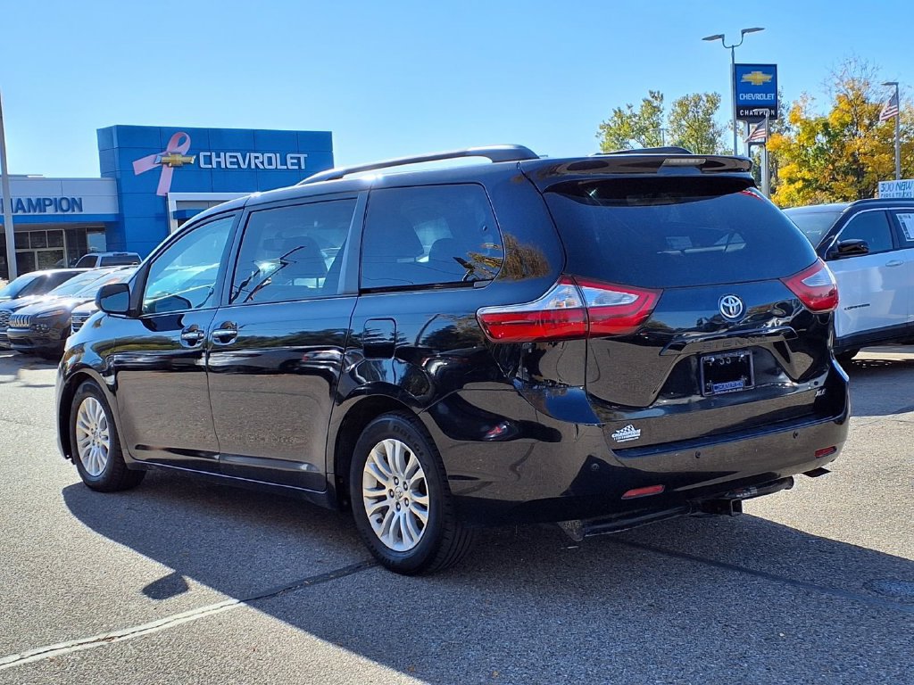 Used 2015 Toyota Sienna XLE w/ XLE Navigation Package FWD image 6