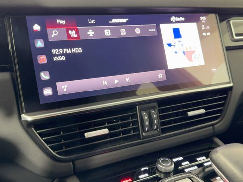 Certified 2022 Porsche Cayenne S Platinum image 24