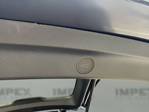 Used 2024 Tesla Model Y Long Range AWD/4WD image 19