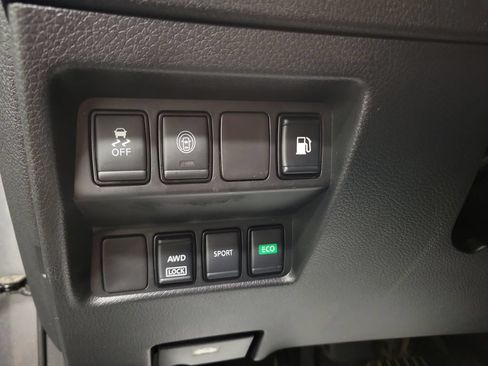 Used 2020 Nissan Rogue S AWD/4WD image 23