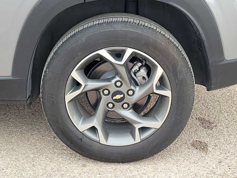 Used 2025 Chevrolet Trax LT FWD image 12