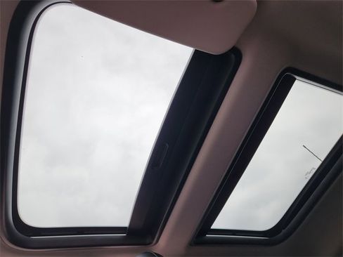 Used 2022 MINI Cooper 2-Door Hardtop image 18