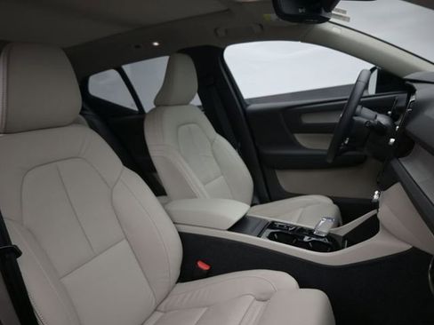 Used 2023 Volvo XC40 B5 Plus w/ Protection Package Premier image 33