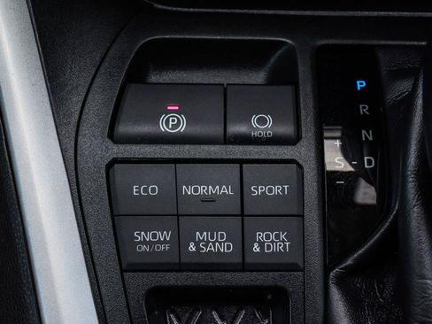 Used 2020 Toyota RAV4 XLE w/ XLE Grade Weather Package AWD/4WD image 13