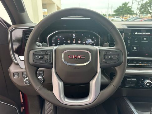 Used 2025 GMC Sierra 1500 SLT AWD/4WD image 16
