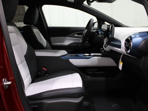 New 2026 Chevrolet Equinox EV LT image 32