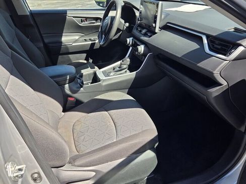 Used 2022 Toyota RAV4 XLE w/ Convenience Package image 13