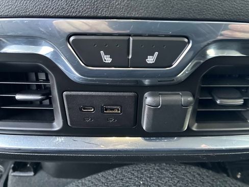 Used 2021 GMC Sierra 3500 Denali w/ Denali Black Diamond Edition image 15