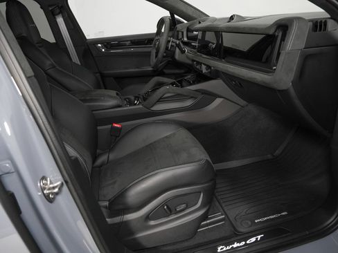 Used 2025 Porsche Cayenne Turbo GT AWD/4WD image 28