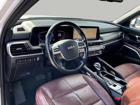 Used 2024 Kia Telluride EX w/ EX Captain's Chair Package FWD image 16