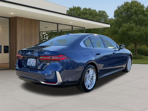 Used 2025 BMW 530i image 7