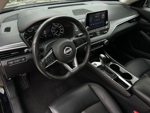 Used 2024 Nissan Altima 2.5 SR FWD image 18