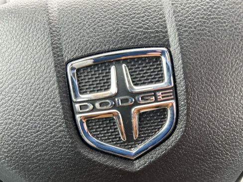 Used 2019 Dodge Grand Caravan SE w/ UConnect Hands-Free Group image 18